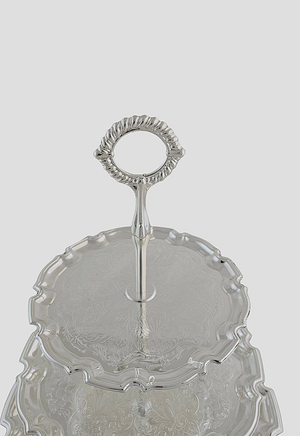 【QUEEN ANNE】 チッペンデールのケーキスタンド 3段 Queen Anne 3 Tier Engraved Chippendale Edge Cake Stand English